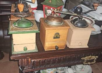 Młynek do kawy. Z korbą.