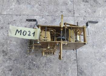 M021 Mechanizm zegara 9 młotków kwadransowy bufetowy kominkowy