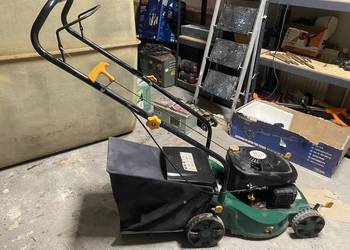 Kosiarka do trawy spalinowa 4T gotowa do pracy