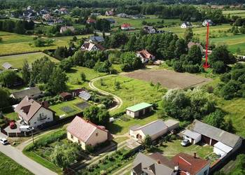 Blisko szkoły I przedszkola, 1,5 km PKP, dojazd do A2.