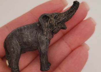 Słonik na szczęście - mała przedwojenna figurka.