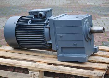 Motoreduktor 22kw. 188obr./min.. LENZE GST11-2MVBR180-32