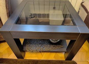 Komoda i szklany stolik