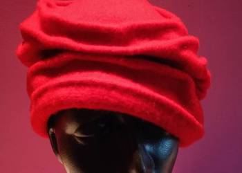 Czerwona czapka damska typu turban 100 % wełna. Firma TONAK.