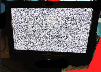 sprzedam telewizor LCD działa do wymiany są boczne guziki
