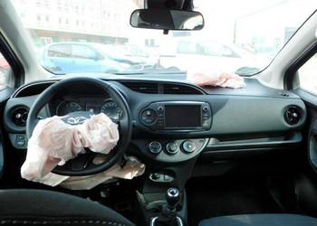 TOYOTA YARIS kokpit wystrzelony konsola deska rozdzielcza