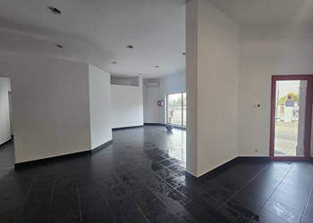 Lokal handlowo- usługowy, parking. ul. Przewóz 49