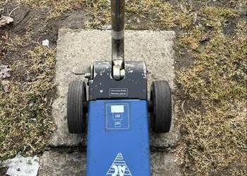 Podnośnik pneumatyczno - hydrauliczny