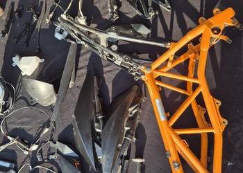 KTM Super Duke 990 r (rama, amortyzator, Lagi, powerparts, kanapa, lampa, c