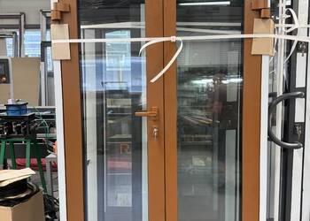 Drzwi aluminiowe ocieplone przeszklone dwuskrzydłowe