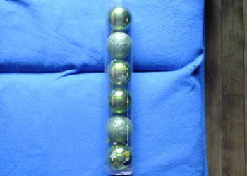 Sprzedam jedną tubę z bombkami świątecznymi nowe nieużywane tanio zapraszam