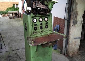 Ćwiekarka boków na klej INTERNATIONAL