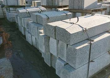Krawężnik granitowy 15x30x3/12 płomieniowany