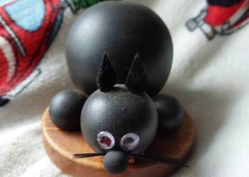 Rzeźba drewno mały kot