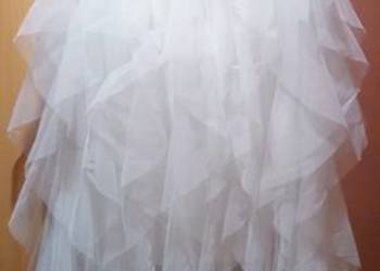 Sukienka tiulowa okazała