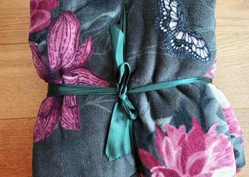 Zielony miękki kocyk w kwiaty motyle