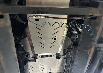 Osłony podwozia Isuzu D-Max 2020+ Aluminiowe KOMPLET Silnik, Skrzynia, Red