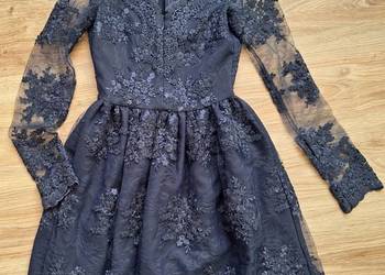 Piękna elegancka koronkowa granatowa sukienka z tiulowymi rękawami 34