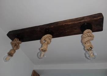 Lampa z drewna belka