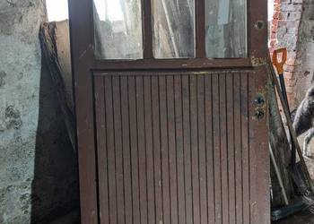 Stare drewniane drzwi do renowacji