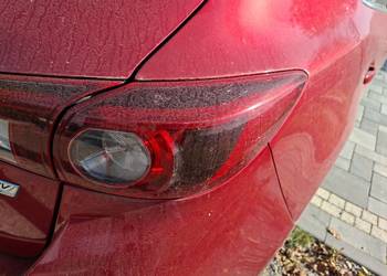 Lampa w blotnik mazda 3 bm