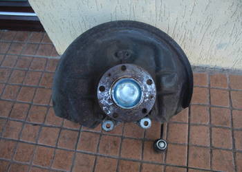 PIASTA ZWROTNICA LEWY TYŁ PEUGEOT 407 2.0 HDI SW KOMBI