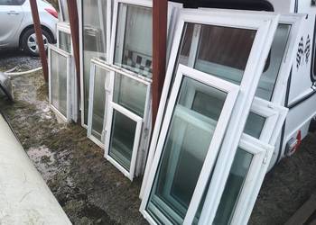 Okna  i drzwi do domku holenderskiego  garażu gołębnika