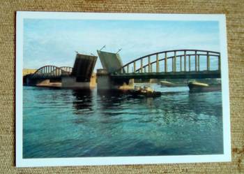 WIDOK NA MOST ZWODZONY W PETERSBURGU