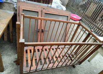 Łóżeczko dziecięce stare