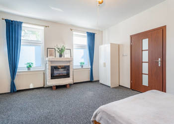 Nowa niższa cena. 2 pokoje, oddzielna kuchnia + garaż.