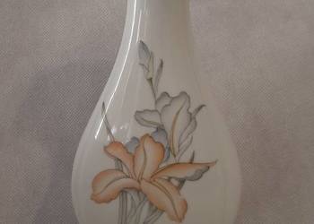 Piękny porcelanowy  chiński wazon-sygnowany