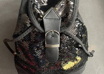 Mały czarny cekinowy plecak