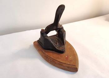 Stary żeliwny dziurkacz biurowy zabytek, PRL Delfin