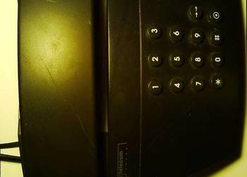 Telefon stacjonarny Bergen (?), produkcji ptt Telecom, czarny, z klawiaturą