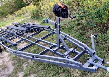 Przyczepa podłodziowa portowa trzyosiowa. 9m 5dmc