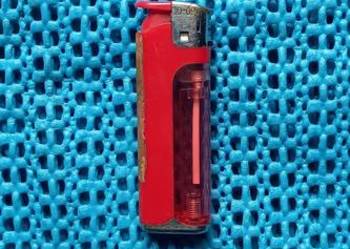 Zapalniczka gazowa z zaworkiem Zapalniczka gazowa z zaworkiem