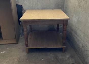 drewniany stolik kawowy, rzeźbione profilowane nogi