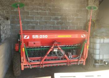 Siewnik Agromasz SR250.