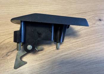 Obudowa zamka klapy silnika FIAT 126 p oryginalna czarna 5951530 Obudowa zamka klapy silnika FIAT 126 p oryginalna czarna 5951530