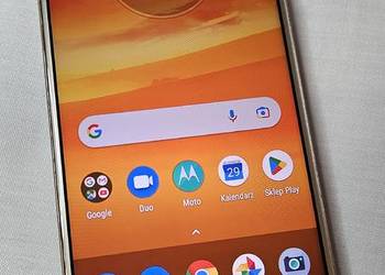 Motorola Moto E5 Plus + ładowarka