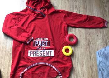 Bluza sportowa z wyciętym dołem