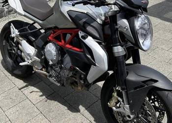 MV AGUSTA 800 BRUTALE