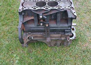 Blok silnika slupek Opel Corsa Astra Meriva 1.2 16v A12XER GM55561961
