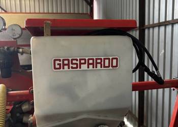 Podsiewacz aplikator  mikrogranulatu mikroelementu gaspardo
