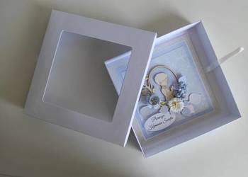 Kartka ręcznie robiona na Komunię Świętą z pudełkiem chłopiec