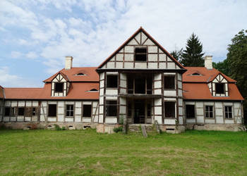 XVIII-wieczny zespół dworsko-parkowy