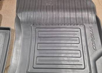 Dywaniki gumowe toyota corolla