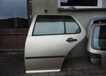 VOLKSWAGEN GOLF 4 IV 5D DRZWI LEWY TYŁ LA1W