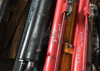 Manitou 1233 1340 1440 1436 1337 - Siłownik Podnoszenia