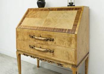 Antyk - drewniany sekretarzyk z lat 40-tych. Po renowacji.